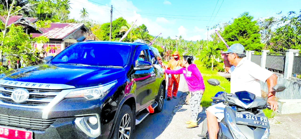 VAP Keliling Bagikan Masker dan Hand Sanitizer di Penjuru Minut
